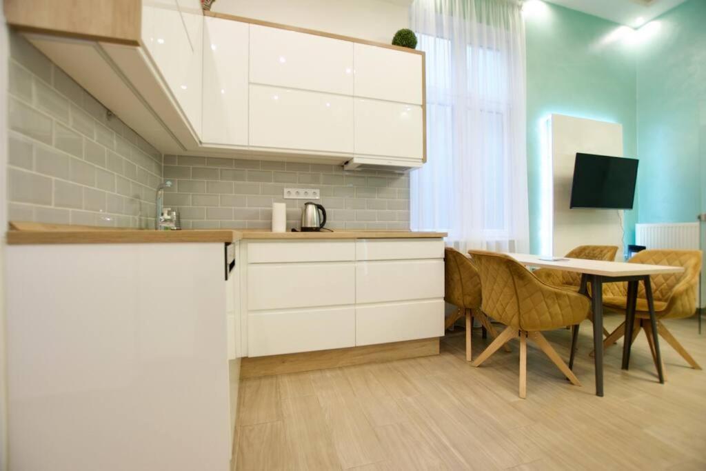 Apartment Standard By Hi5- Charming Budapest