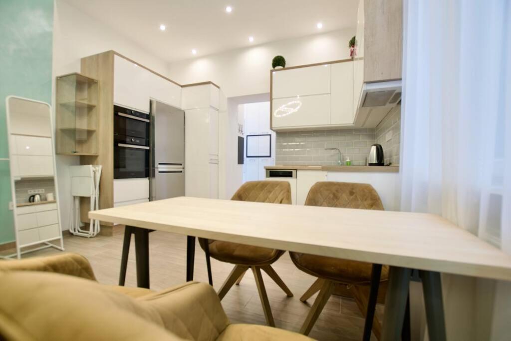 Standard By Hi5- Charming Budapest